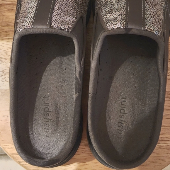 NWOT Easy Spirit silver gray slip-on tennis shoes - Picture 3 of 5
